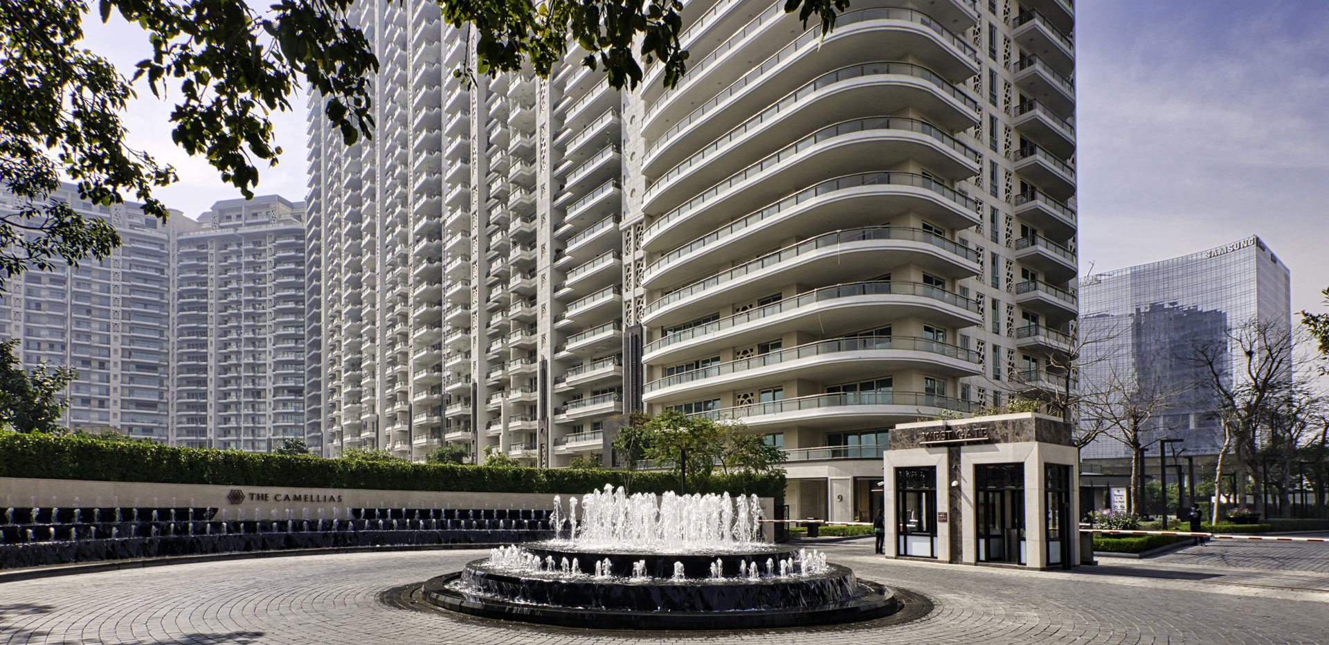 Arrival court with fountain and curved balconies